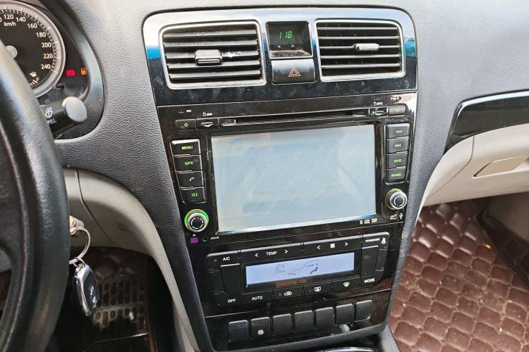 Used Geely Auto EC8 2013 2.0L Automatic Elite Model Audio And AC Panel