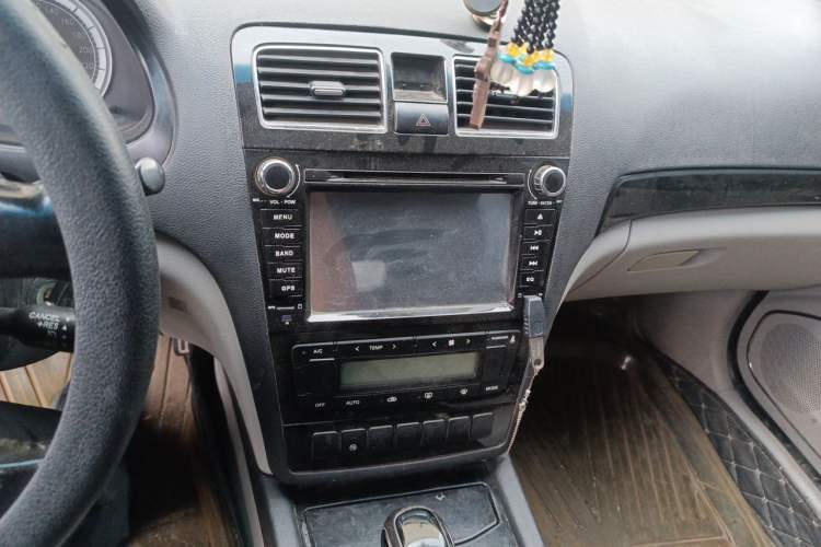 Used Geely Auto EC8 2013 2.0L Automatic Elite Model Audio And AC Panel