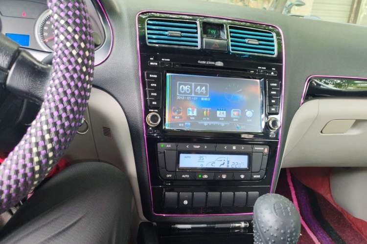 Used Geely Auto EC8 2013 2.0L Manual Elite Edition Audio And AC Panel