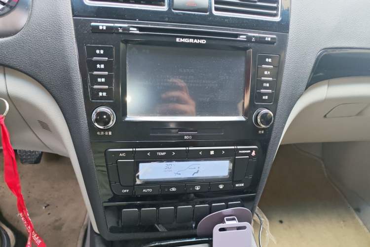 Used Geely Auto EC8 2013 2.0L Manual Entry-Level Trim Audio And AC Panel