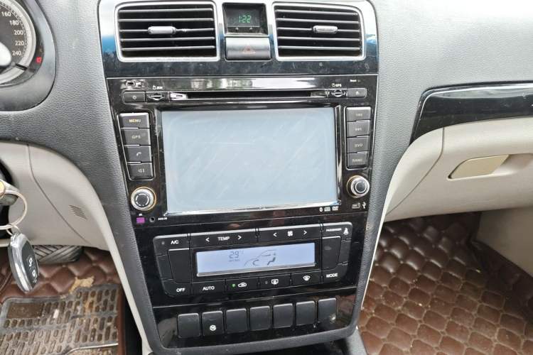Used Geely Auto EC8 2013 2.0L Automatic Elite Model Audio And AC Panel