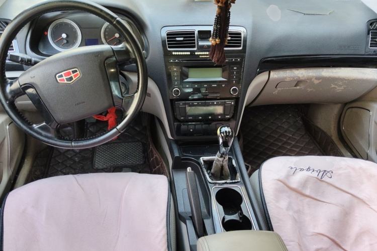 Used Geely Auto EC8 2013 2.0L Manual Elite Edition Center Console