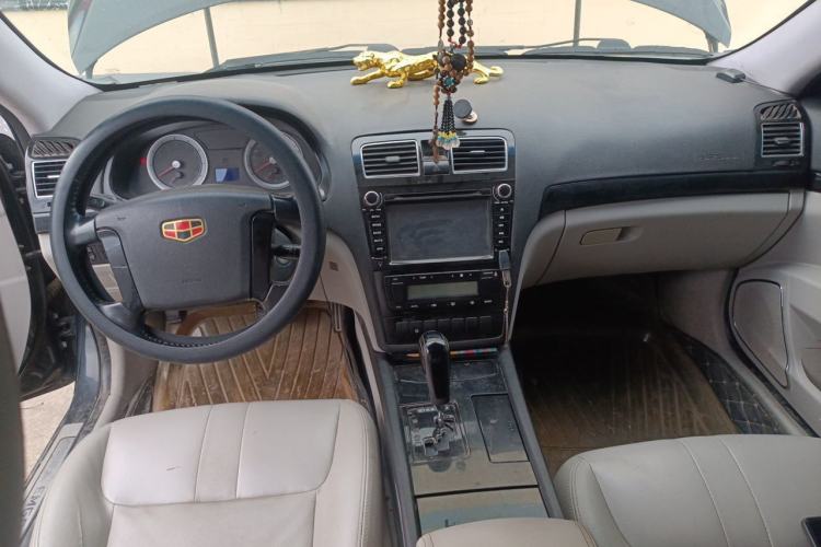 Used Geely Auto EC8 2013 2.0L Automatic Elite Model Center Console
