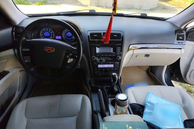 Used Geely Auto EC8 2013 2.0L Manual Elite Edition Center Console