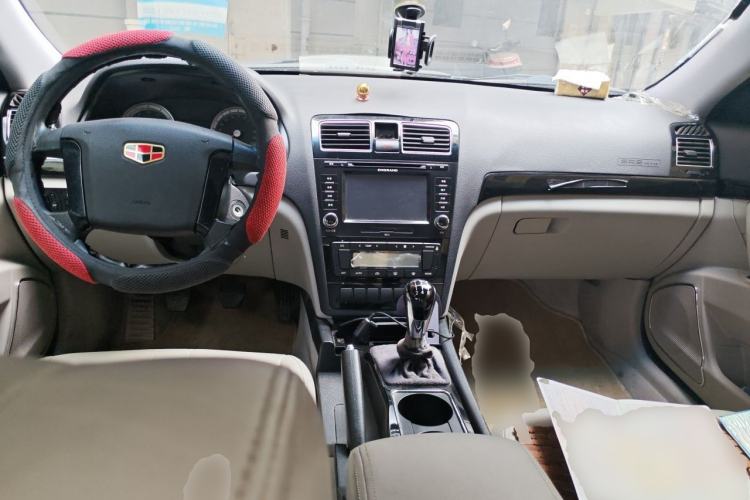 Used Geely Auto EC8 2013 2.0L Manual Entry-Level Trim Center Console