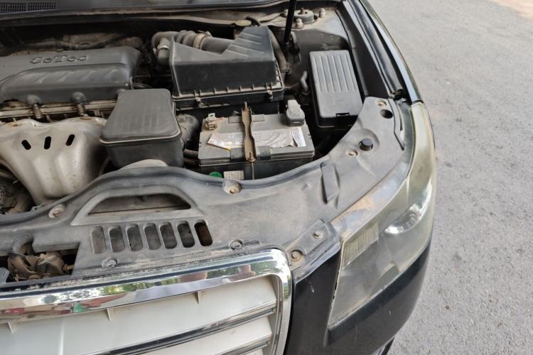 Used Geely Auto EC8 2013 2.0L Manual Elite Edition Engine Bay Left