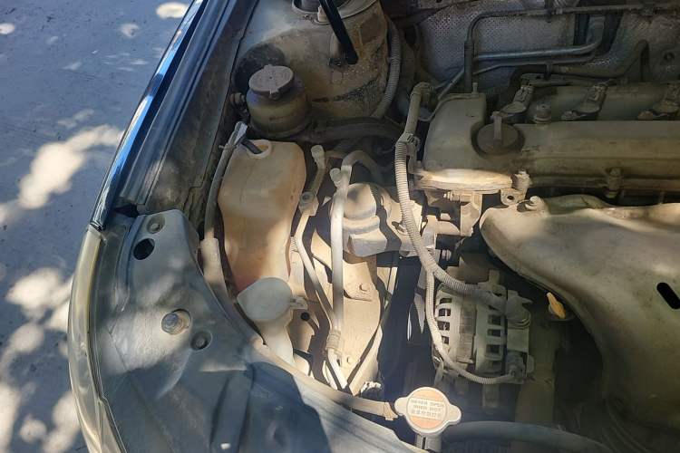 Used Geely Auto EC8 2013 2.0L Manual Luxury Version Engine Bay Right