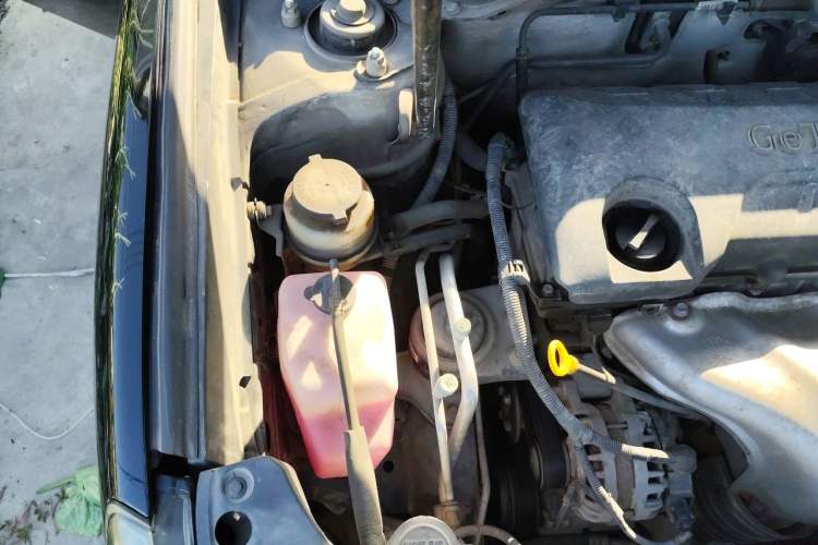 Used Geely Auto EC8 2013 2.0L Manual Elite Edition Engine Bay Right