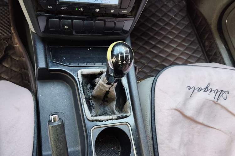 Used Geely Auto EC8 2013 2.0L Manual Elite Edition Gear Lever