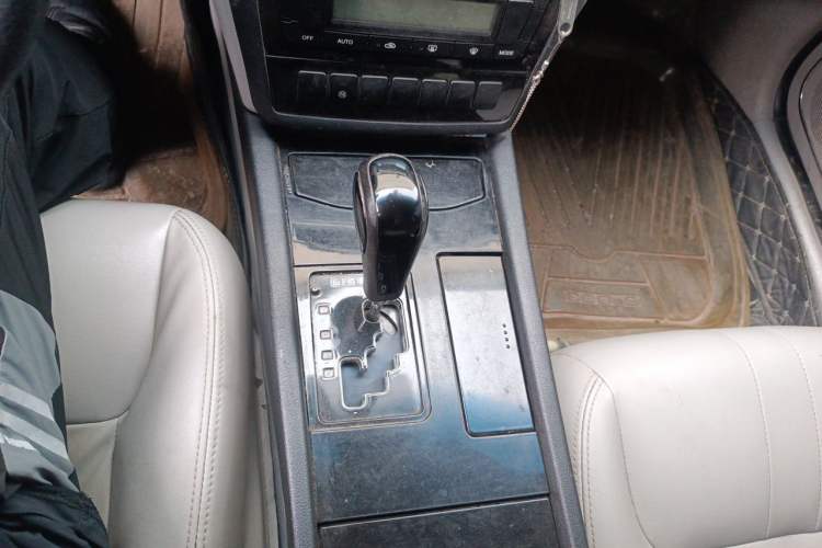 Used Geely Auto EC8 2013 2.0L Automatic Elite Model Gear Lever
