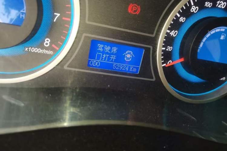 Used Geely Auto EC8 2013 2.0L Automatic Elite Model Odometer Close Up