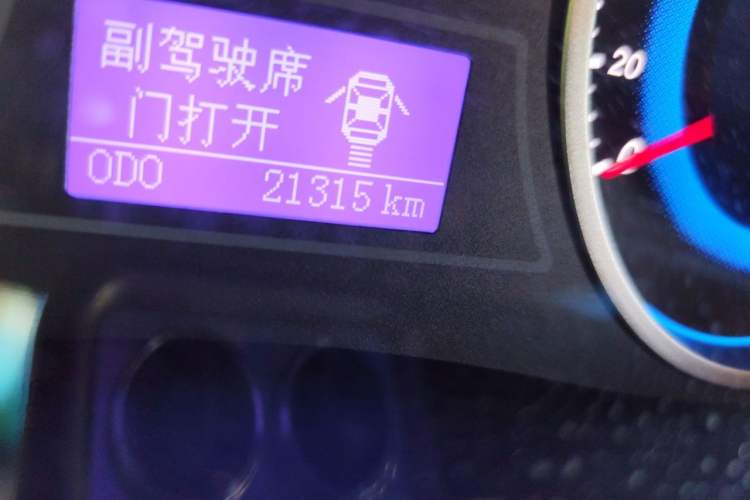 Used Geely Auto EC8 2013 2.0L Manual Elite Edition Odometer Close Up