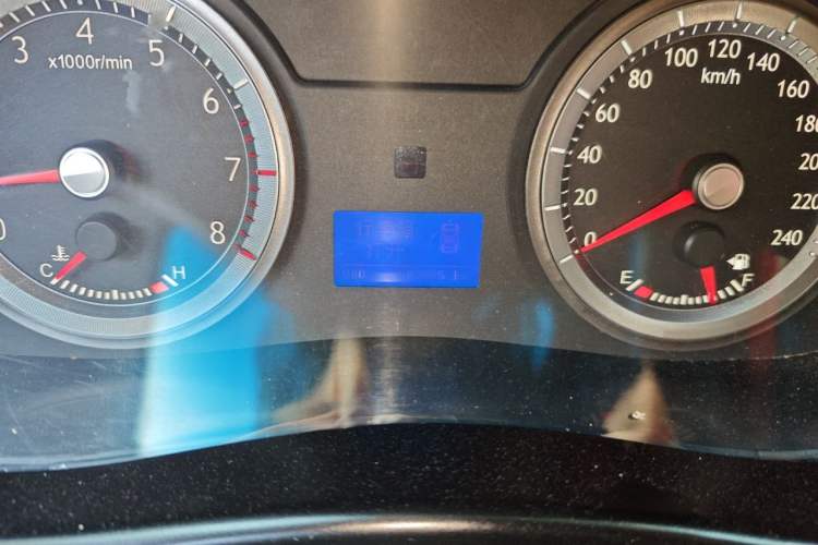 Used Geely Auto EC8 2013 2.0L Manual Elite Edition Odometer Close Up