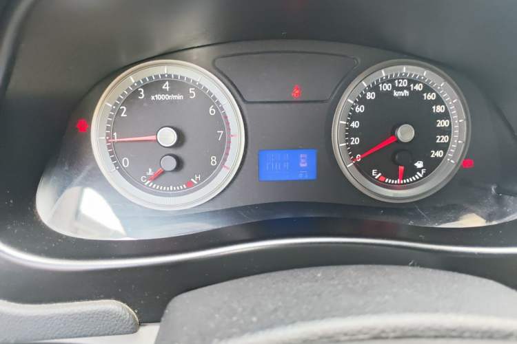 Used Geely Auto EC8 2013 2.0L Manual Entry-Level Trim Odometer Close Up
