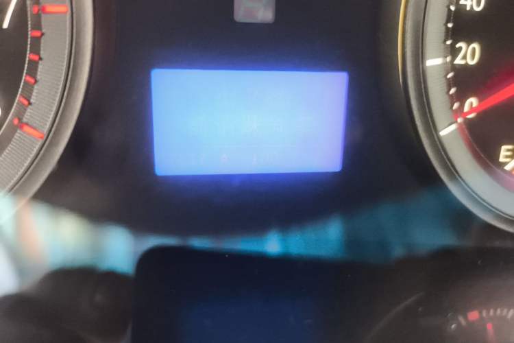Used Geely Auto EC8 2013 2.0L Automatic Entry Model Odometer Close Up