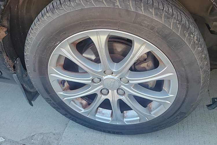 Used Geely Auto EC8 2013 2.0L Manual Luxury Version Right Front Wheel Hub