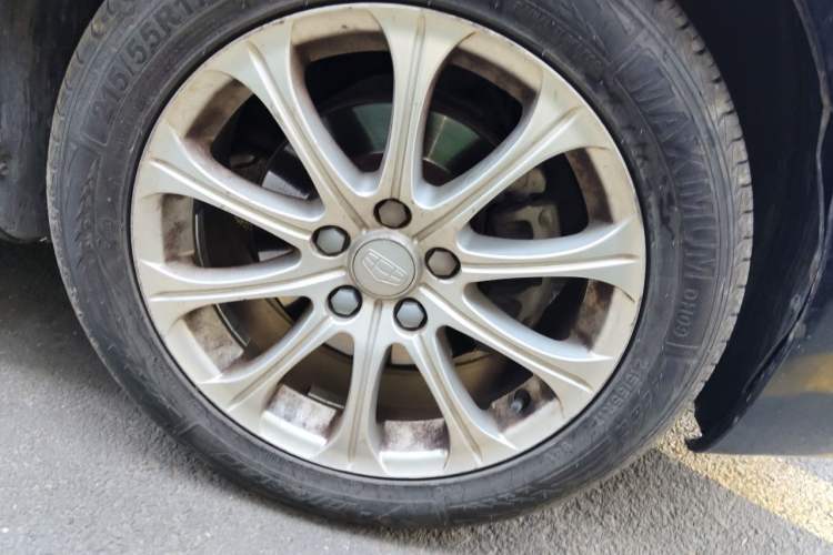 Used Geely Auto EC8 2013 2.0L Manual Elite Edition Right Front Wheel Hub