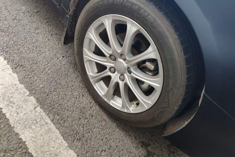 Used Geely Auto EC8 2013 2.0L Manual Elite Edition Right Front Wheel Hub