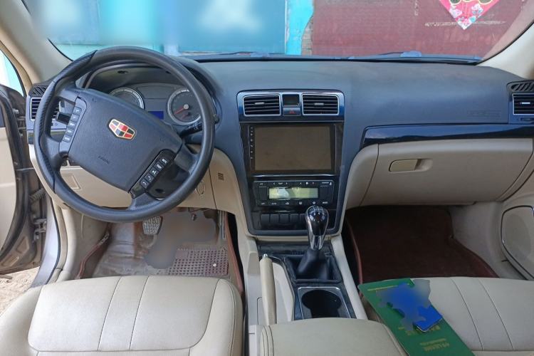 Used Geely Auto EC8 2013 2.0L Manual Entry-Level Trim Center Console