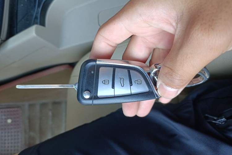 Used Geely Auto EC8 2013 2.0L Manual Entry-Level Trim Vehicle Key