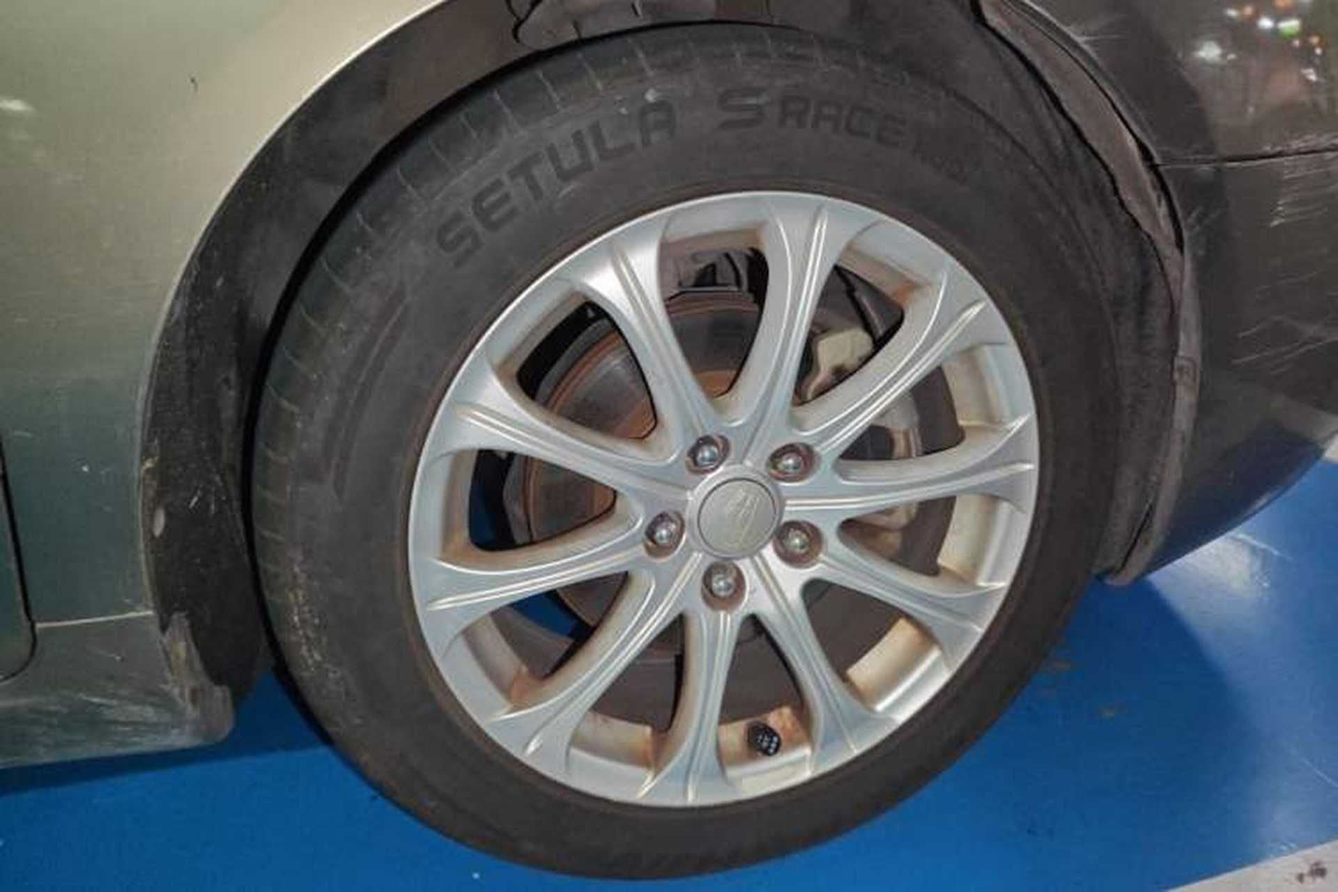 Used Geely Auto EC8 2013 2.0L Automatic Elite Model Right Front Wheel Hub