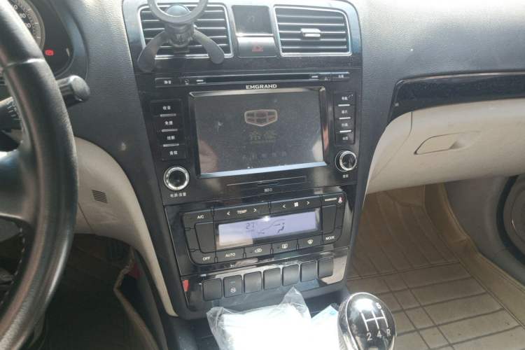Used Geely Auto EC8 2013 2.0L Manual Elite Edition Audio And AC Panel