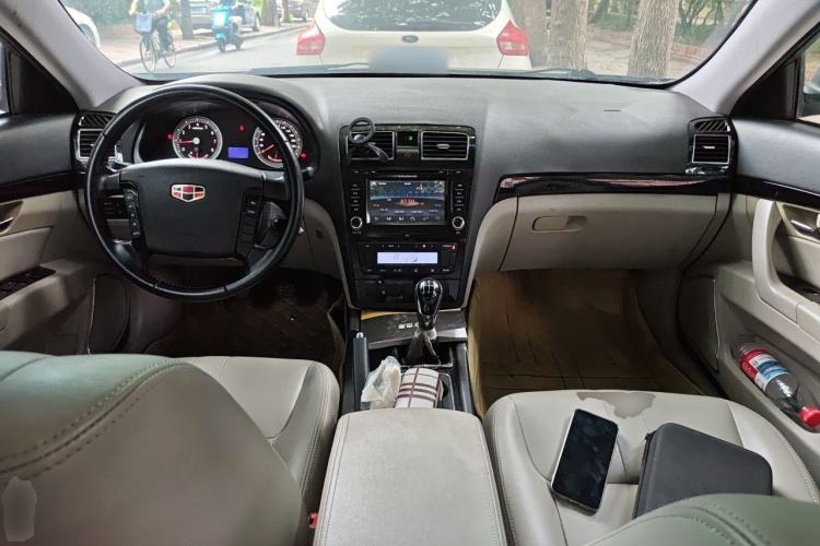 Used Geely Auto EC8 2013 2.0L Manual Elite Edition Center Console