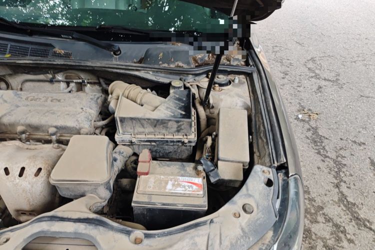Used Geely Auto EC8 2013 2.0L Manual Elite Edition Engine Bay Left