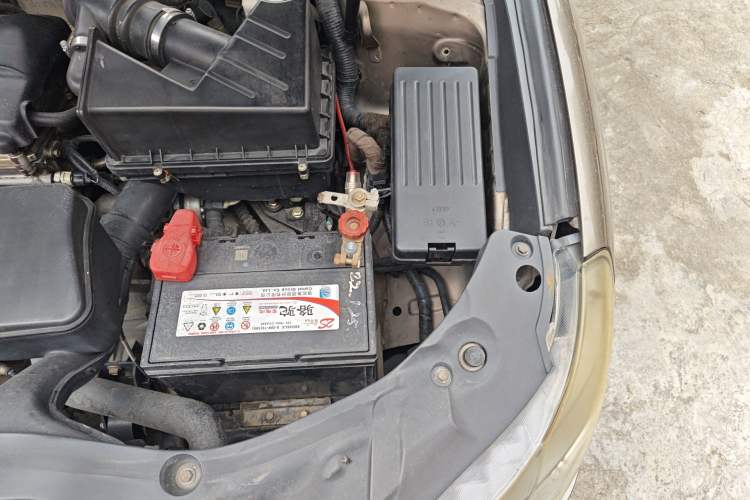 Used Geely Auto EC8 2013 2.0L Automatic Prestige Edition Engine Bay Left