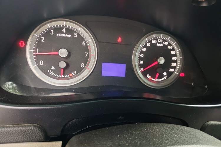 Used Geely Auto EC8 2013 2.0L Manual Elite Edition Odometer Close Up