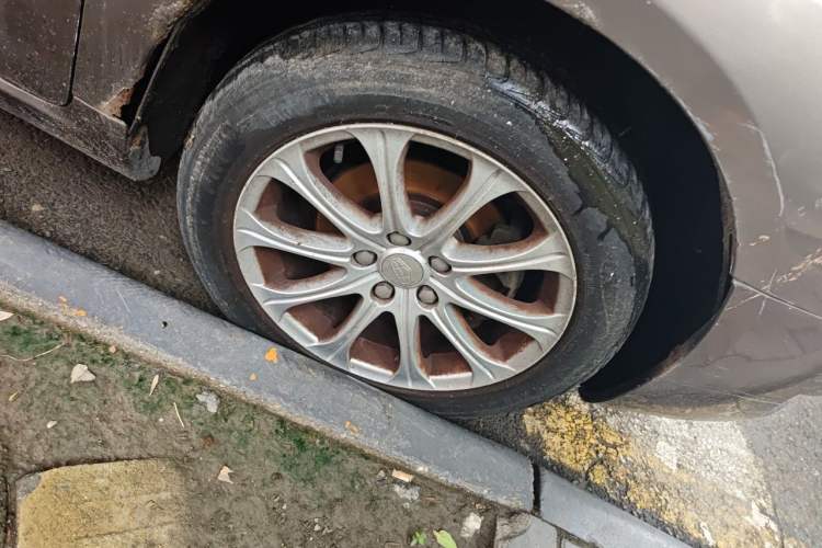 Used Geely Auto EC8 2013 2.0L Manual Elite Edition Right Front Wheel Hub