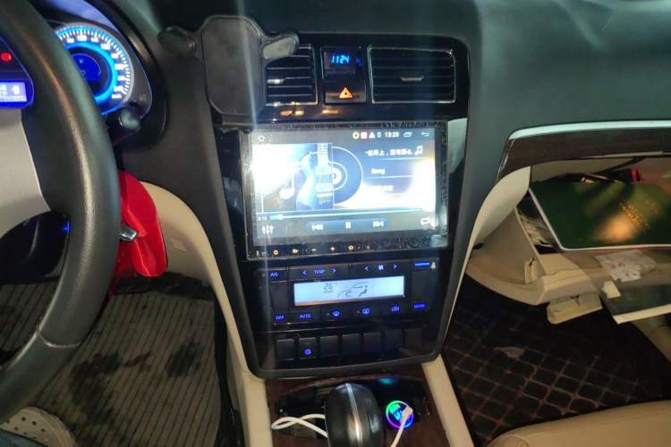 Used Geely Auto EC8 2015 2.0L Automatic Elite Edition Audio And AC Panel