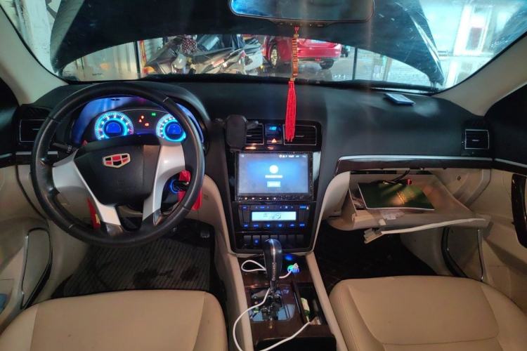 Used Geely Auto EC8 2015 2.0L Automatic Elite Edition Center Console