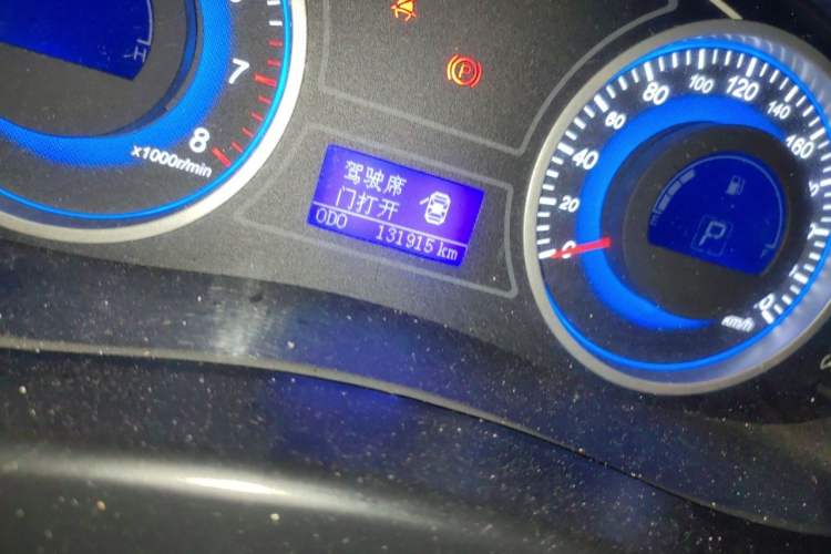 Used Geely Auto EC8 2015 2.0L Automatic Elite Edition Odometer Close Up