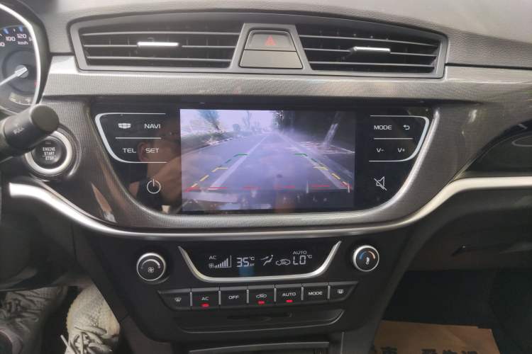 Used Geely Auto Emgrand 2016 Sedan 1.5L Manual Upward Edition Audio And AC Panel