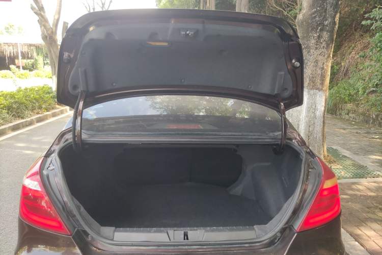 Used Geely Auto Emgrand 2016 Sedan 1.5L Manual Upward Edition Trunk