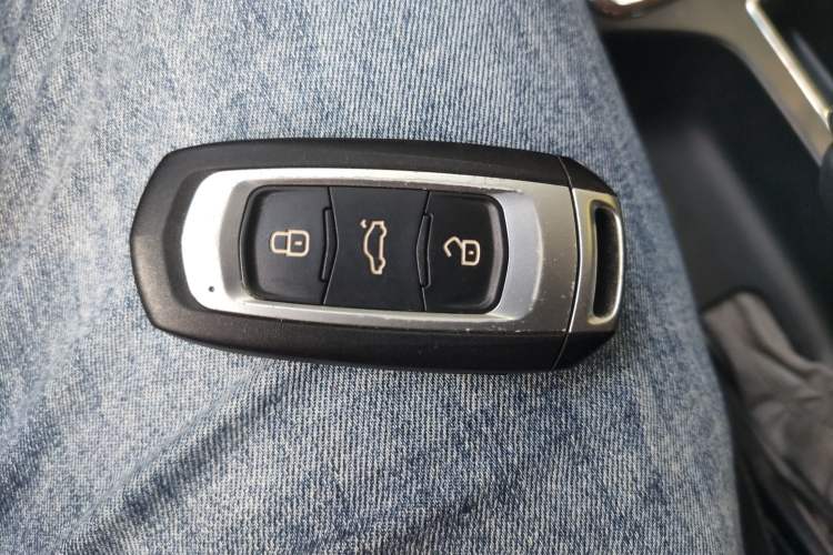 Used Geely Auto Emgrand 2016 Sedan 1.5L Manual Upward Edition Vehicle Key