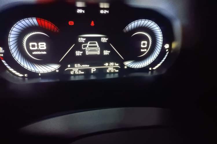Used Geely Auto Emgrand 2023 4th Generation Champion Edition 1.5L CVT Luxury Model Odometer Close Up
