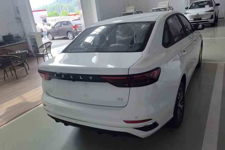 Used Geely Auto Emgrand 2025 4th Generation 1.5L CVT Starry Edition Exterior 4