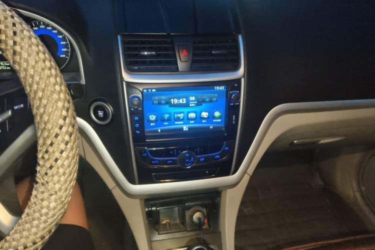 Used Geely Auto Emgrand 2014 Sedan 1.3T Manual Elite Model Audio And AC Panel