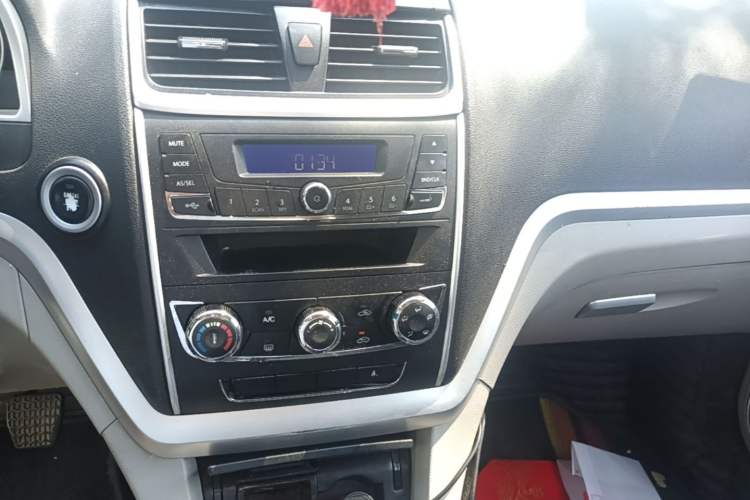 Used Geely Auto Emgrand 2014 Sedan 1.5L Manual Fashion Edition Audio And AC Panel