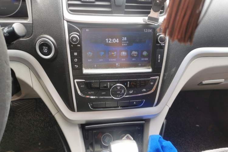 Used Geely Auto Emgrand 2014 Sedan 1.5L CVT Elite Model Audio And AC Panel