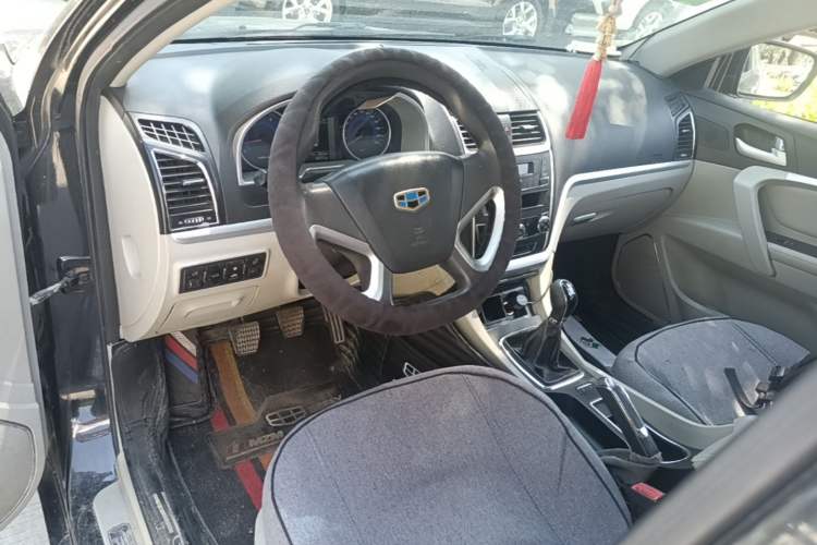 Used Geely Auto Emgrand 2014 Sedan 1.5L Manual Fashion Edition Center Console