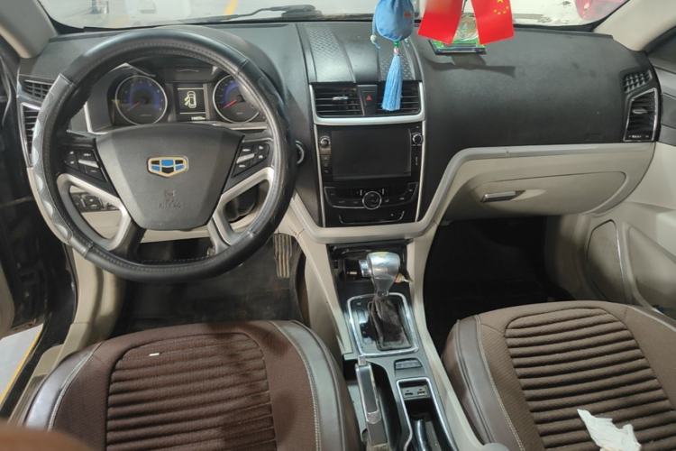 Used Geely Auto Emgrand 2014 Sedan 1.5L CVT Elite Model Center Console