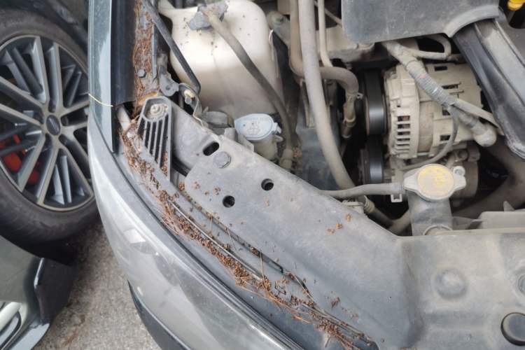 Used Geely Auto Emgrand 2014 Sedan 1.5L CVT Elite Model Engine Bay Right