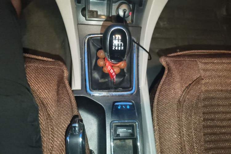 Used Geely Auto Emgrand 2014 Sedan 1.3T Manual Elite Model Gear Lever