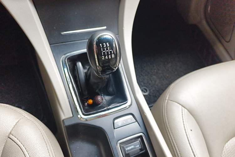 Used Geely Auto Emgrand 2014 Sedan 1.3T Manual Elite Model Gear Lever