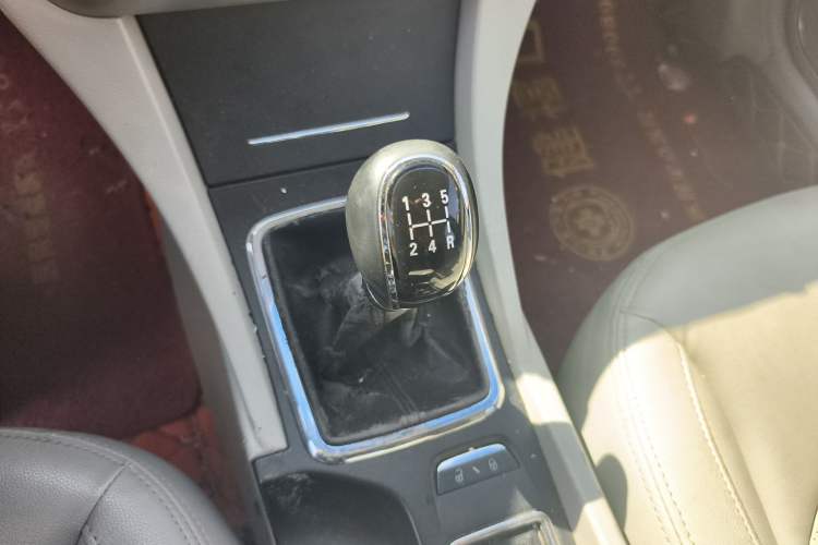 Used Geely Auto Emgrand 2014 Sedan 1.5L Manual Elite Model Gear Lever