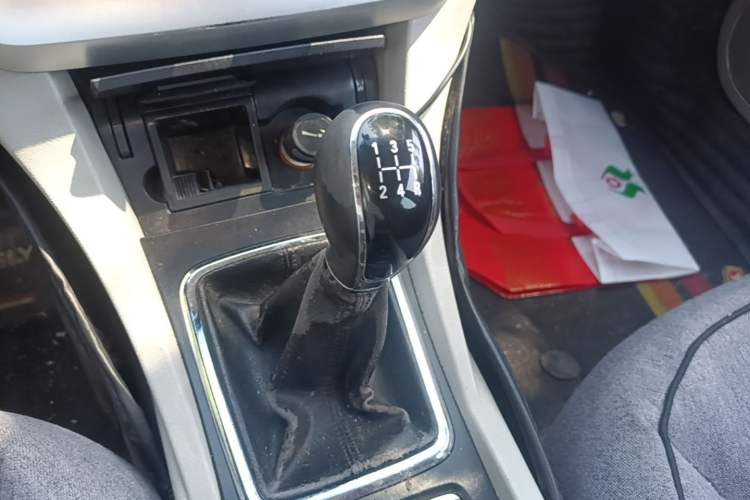 Used Geely Auto Emgrand 2014 Sedan 1.5L Manual Fashion Edition Gear Lever