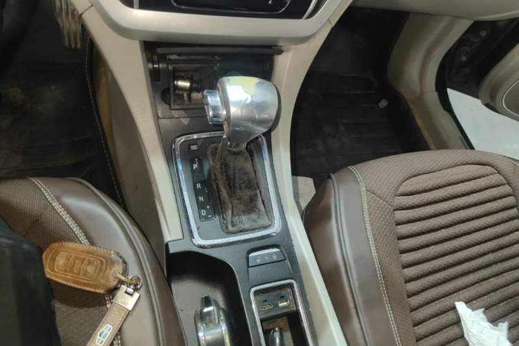 Used Geely Auto Emgrand 2014 Sedan 1.5L CVT Elite Model Gear Lever